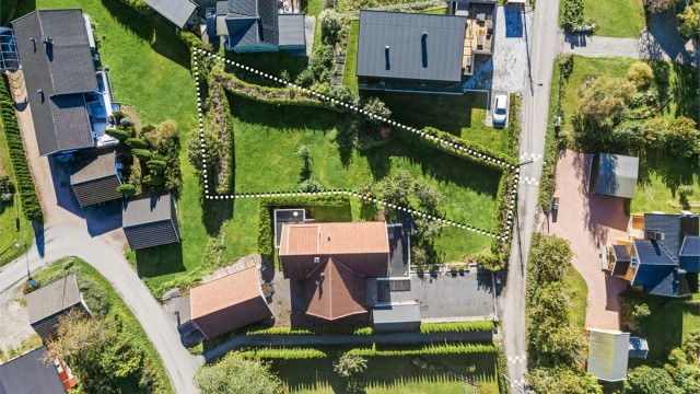 Ferdig fradelt tilleggstomt på 680 kvm (totalt 1,535 kvm) - 30% BYA.