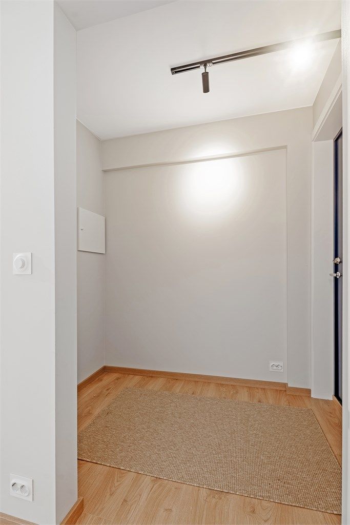 Gang med plass til garderobe - Velkommen inn!