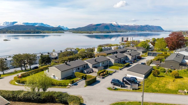 Beliggenhet i et attraktivt og etablert boligområde på Åse, med gode solforhold