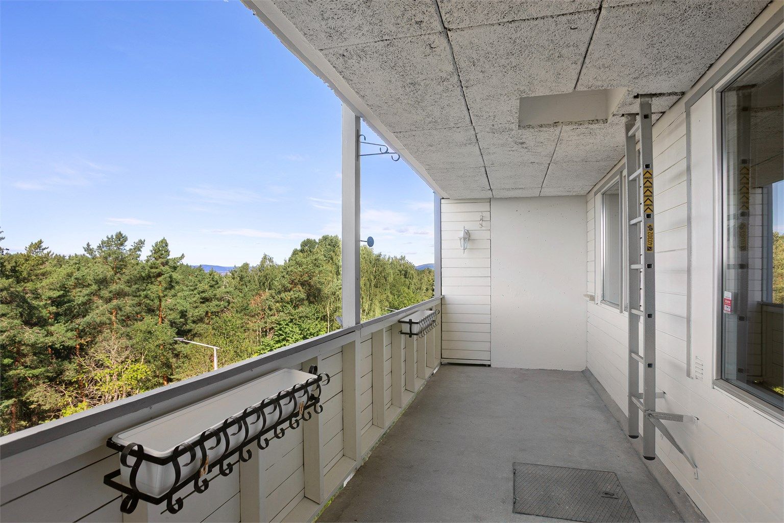 God plass til sittegruppe og gassgrill 