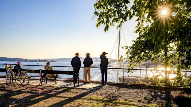 Nærområdet rundt Akershus festning er rolige og grønne, med utsikt over fjorden.