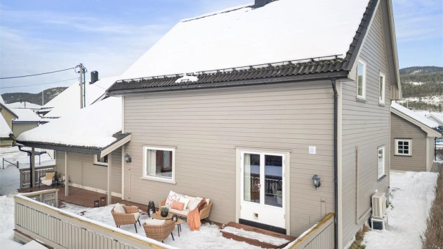 Rekkverksbord og håndløpere på terrasse ble skiftet i 2026