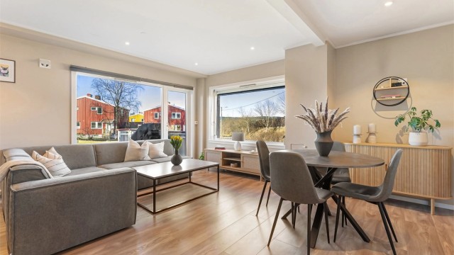 Velkommen til Otto Rugs Vei 11 på Eiksmarka/Østerås - Presenter av eiendomsmegler/partner Ola Wee Ahlstrand v/Krogsveen Bærum