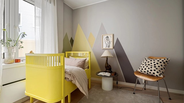 Boligens andre soverom er også av god størrelse og er i dag innredet som barnerom