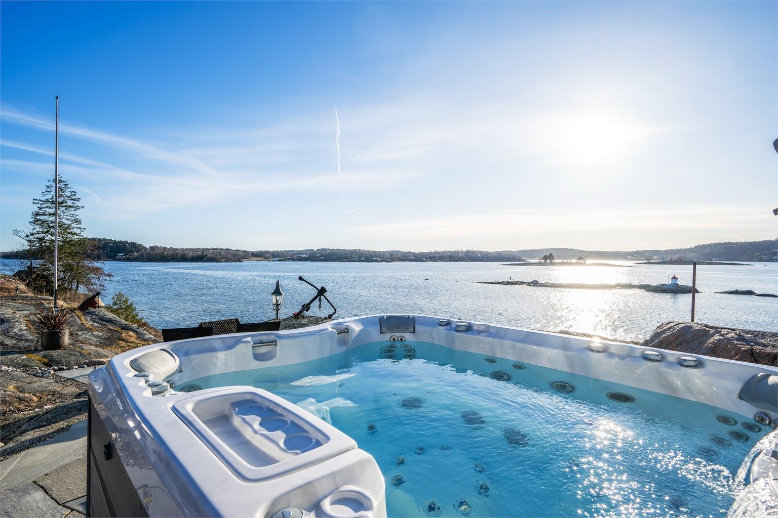 Lekker sjøutsikt i hyggelige omgivelser.