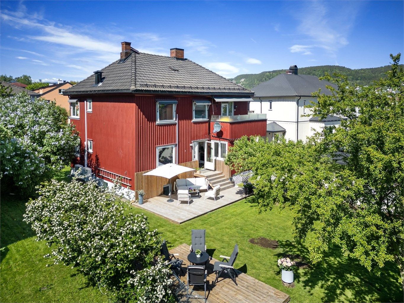 Pen halvpart av horisontaldelt tomannsbolig i 1. etasje + kjeller