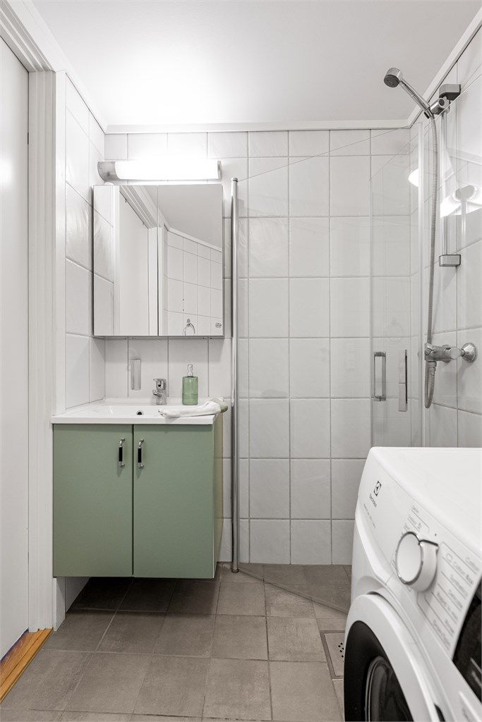 Gulvet på badet fikk nye fliser i 2019.