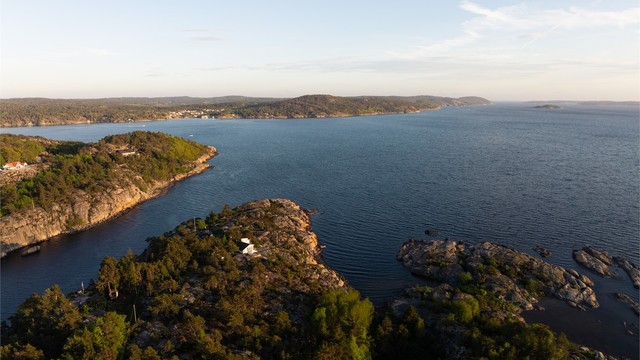 På Store Mørvikholmen får du et meget godt utgangspunkt for utflukter i landets vakreste skjærgård.