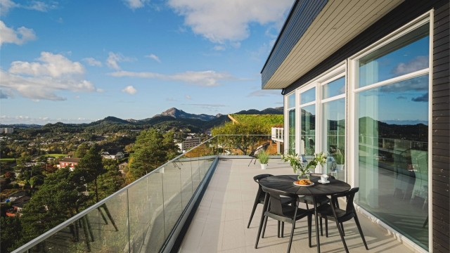Utsikt mot deler av Fyllingsdalen og videre mot Lyderhorn.