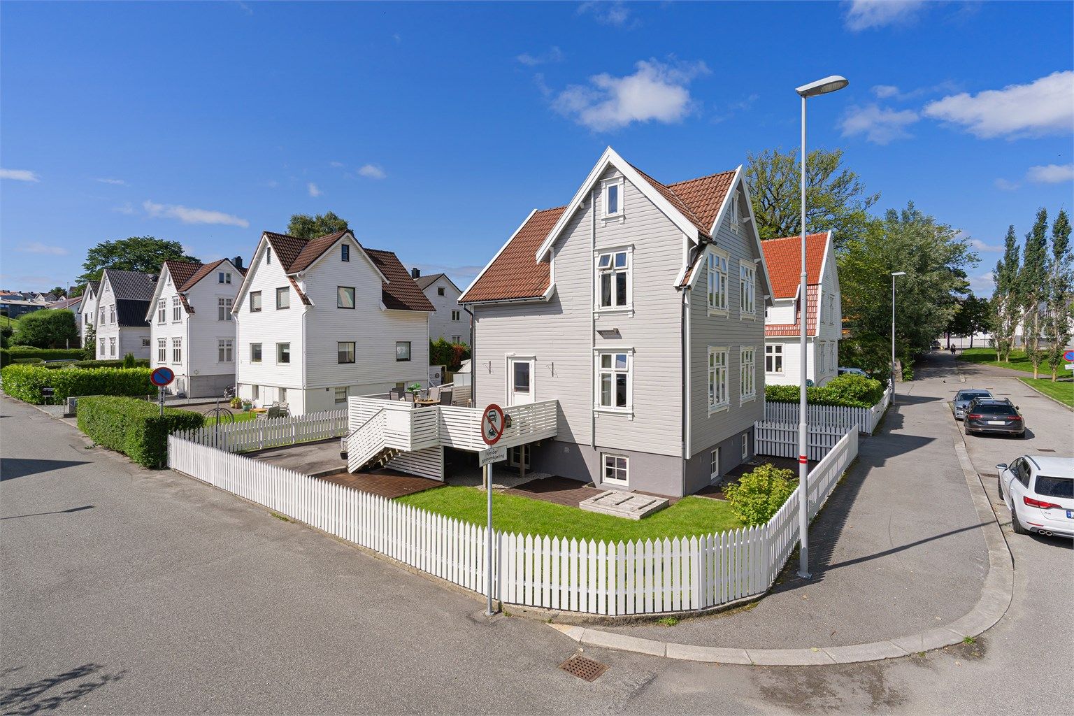 Flott opparbeidet hjørnetomt. 
