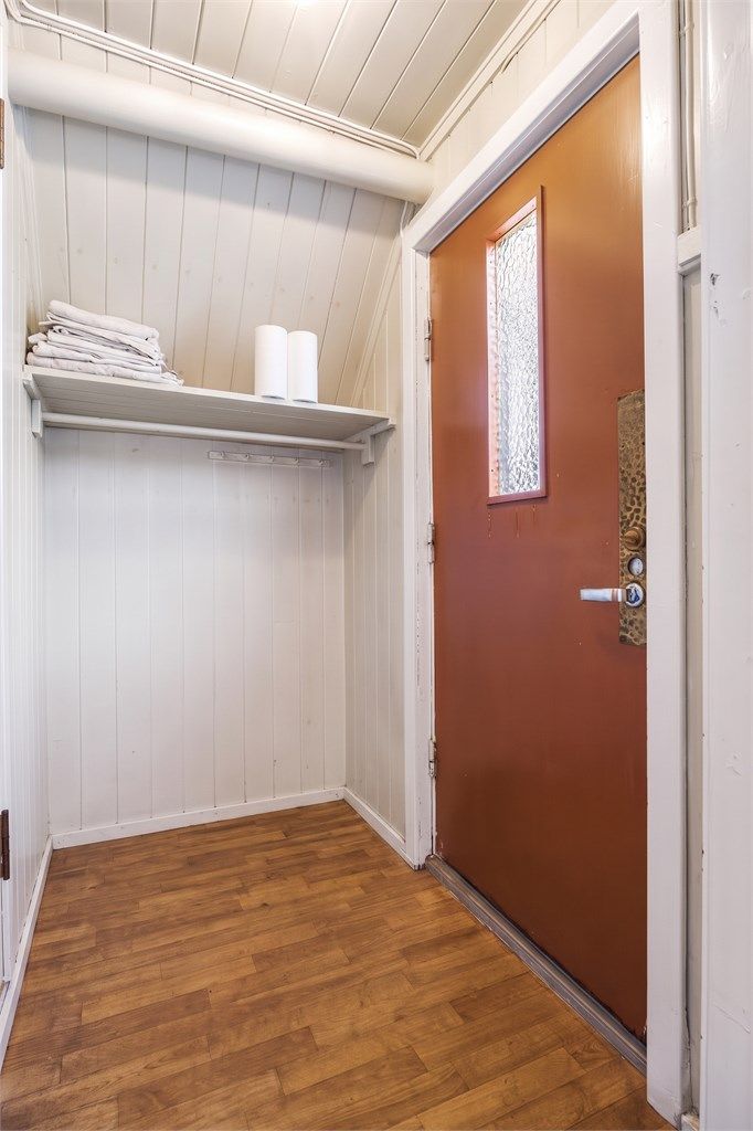 Entré med plass til å henge fra seg yttertøyet. 