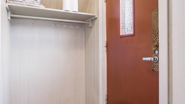 Entré med plass til å henge fra seg yttertøyet.