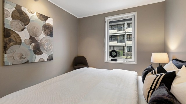 Også her er det nytt en-stavs laminatgulv og nymalte overflater.