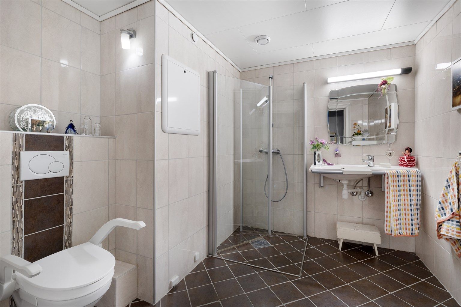 Pent, helfliset og praktisk innredet bad fra 2011