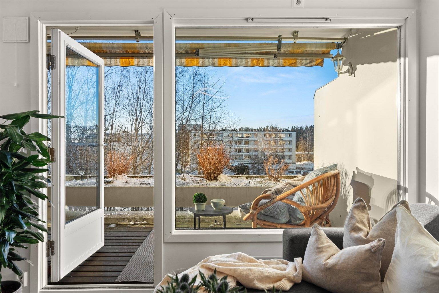 Høydepunkter inkluderer balkong, garasjeplass, 2 boder, lave felleskostnader m.m.!