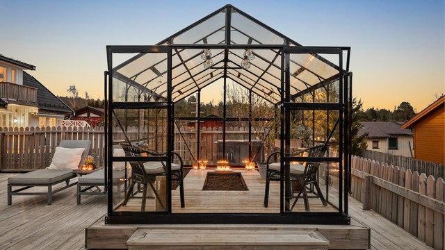 En hyggelig og skjermet uteplass for de litt kjøligere kveldene.