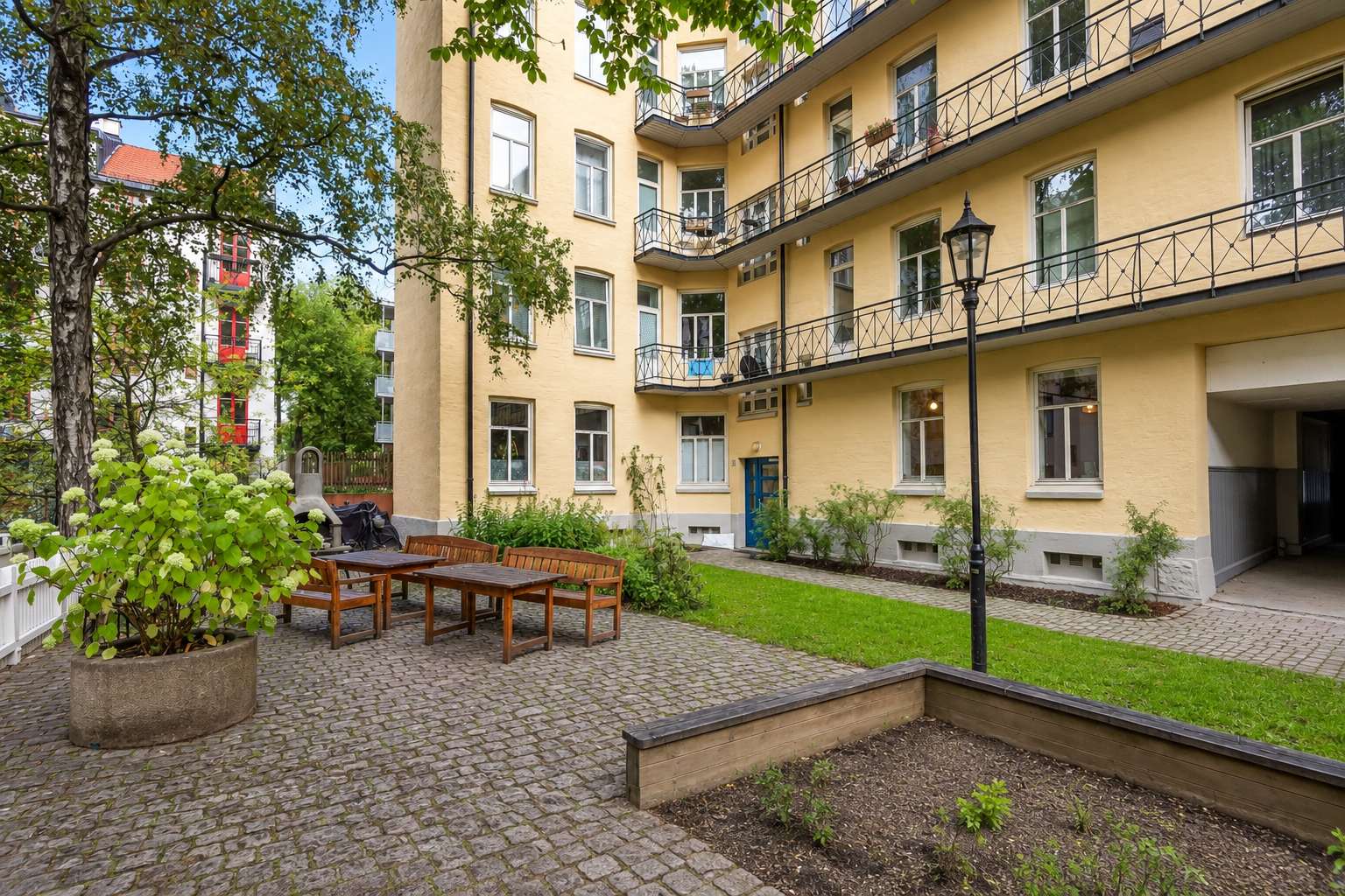 Bakgård. (Bildet er Ai generert)