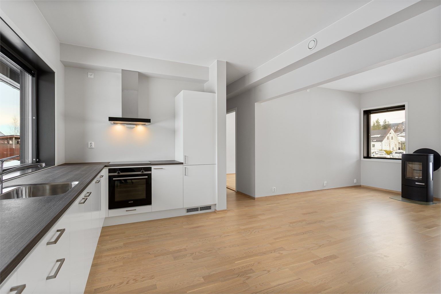 Boligen har balansert ventilasjon som sikrer et sunt og godt inneklima.