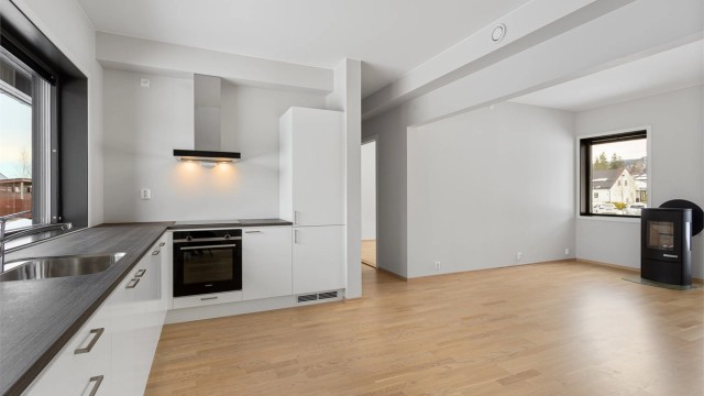 Boligen har balansert ventilasjon som sikrer et sunt og godt inneklima.