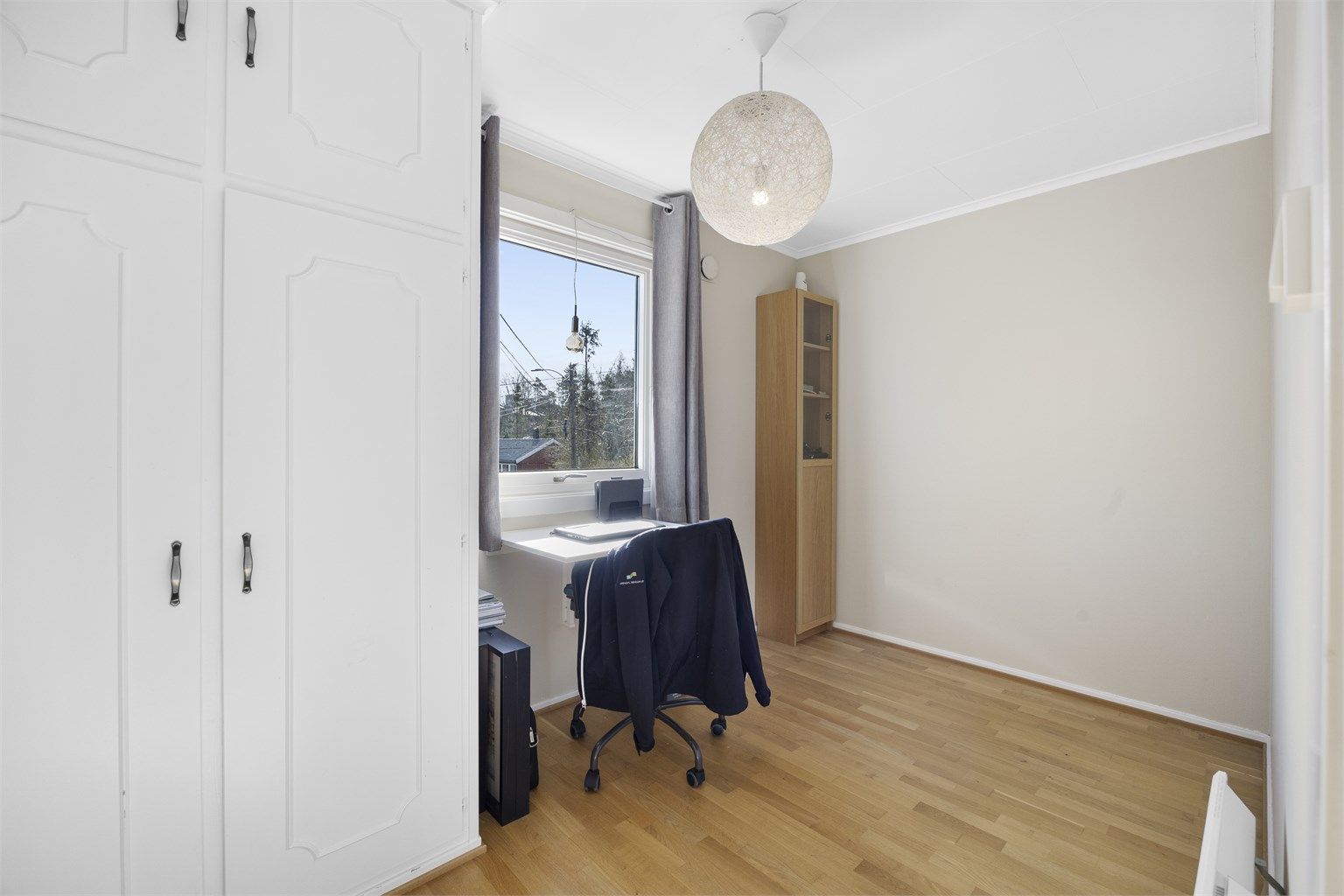 Det tredje soverommet i etasjen egner seg godt som kontor eller gjesterom.