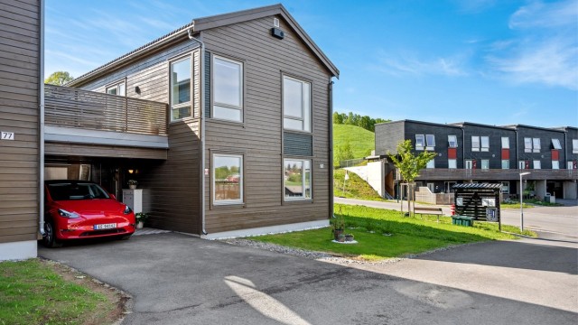 Jonas Ekse Hovland v/ Eiendomsmegler Krogsveen har gleden av å presentere Trygve Haavelmos vei 79! Foto: Peter Futo/Cool Pics AS