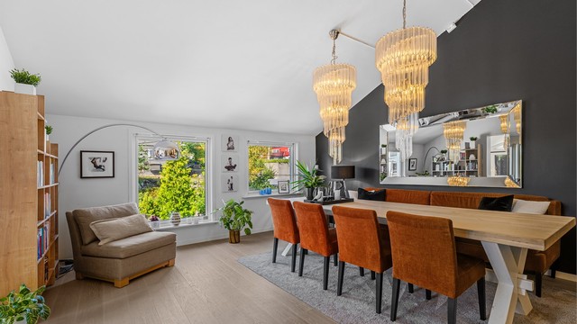 Spisestuen er perfekt for deg som ønsker en større plass til middager med familie og venner, eller er glad i å ha selskap.