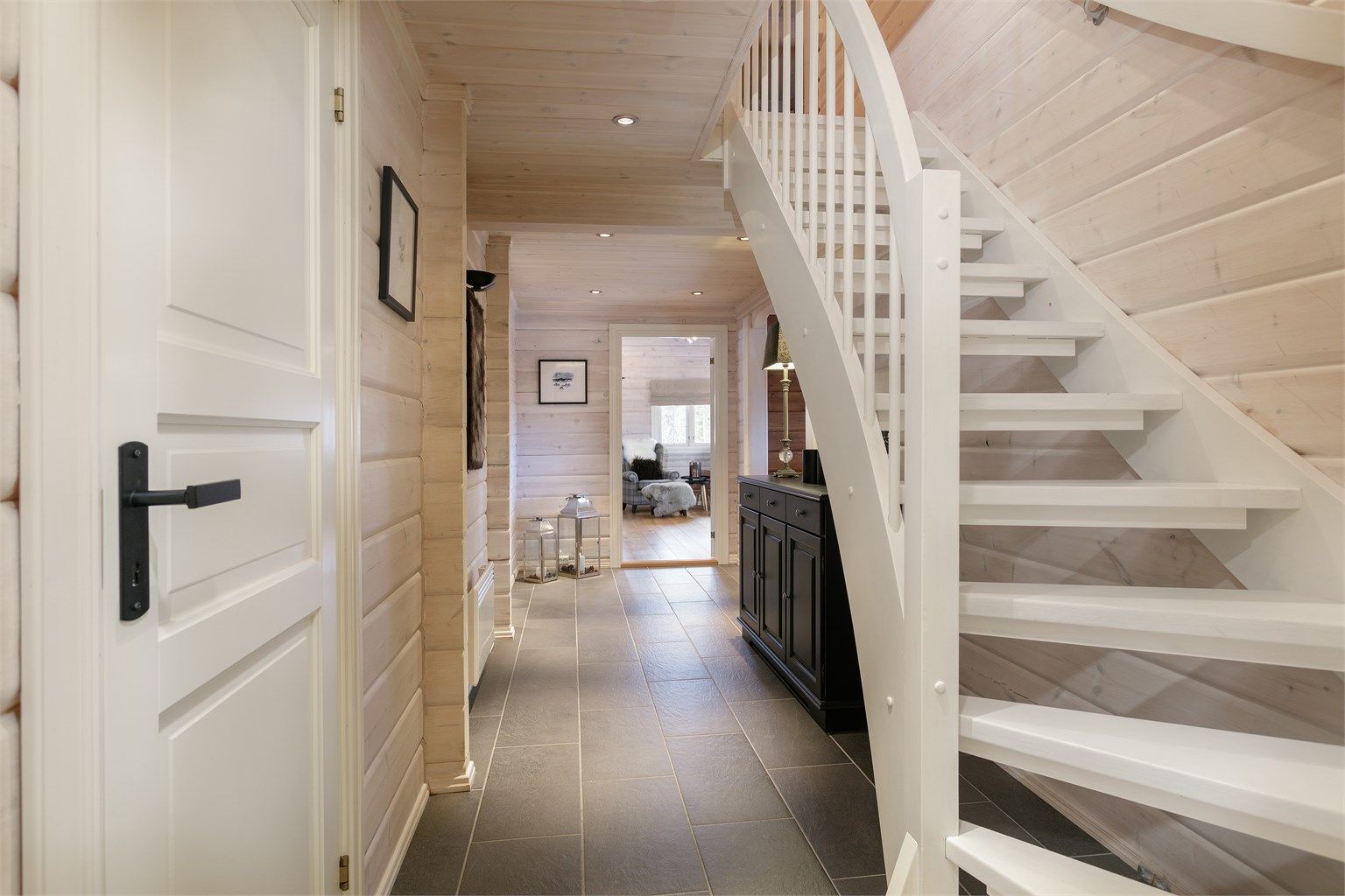 Gang/trapperom med trapp til loft