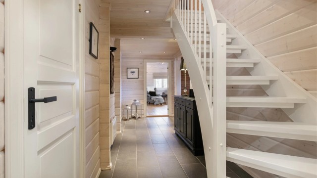 Gang/trapperom med trapp til loft