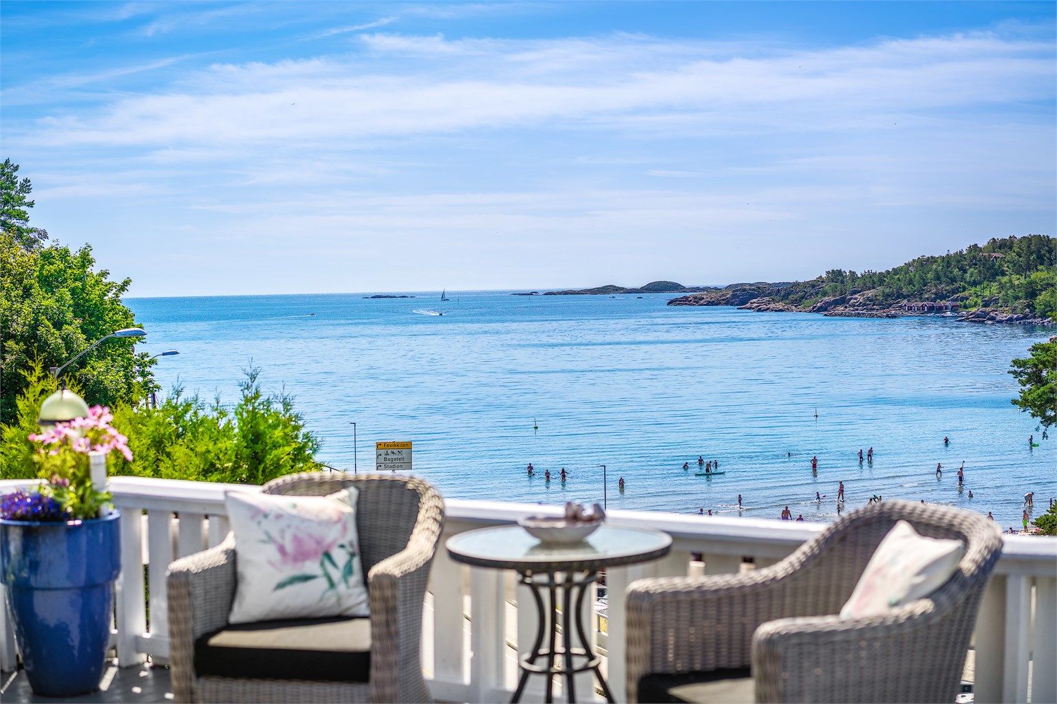 Velkommen til Klomra 23 - Eiendom med fantastisk utsikt solrikt beliggende rett ved stranden