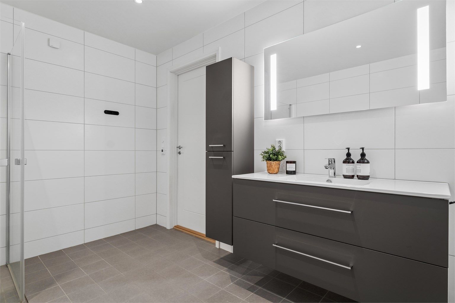 Det er også gjort klart for mulighet til å installere badekar dersom man ønsker dette.