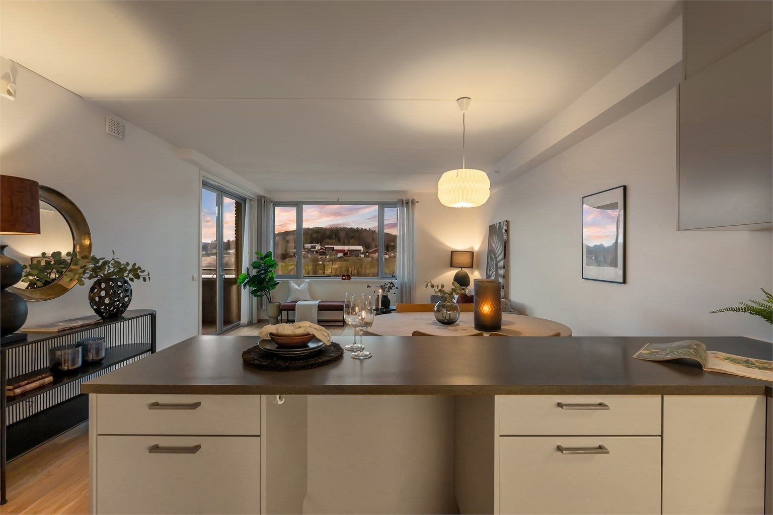 Det er flott utsyn fra leiligheten