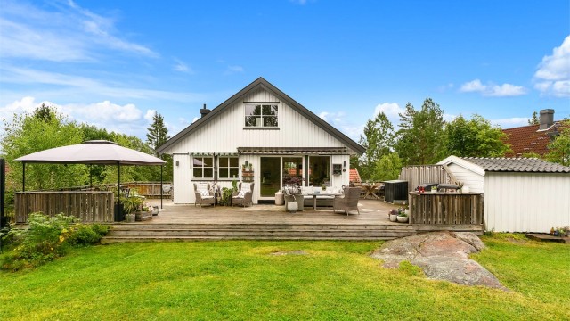 Eiendomsmegler Krogsveen v/Elisabeth Hanssen ønsker velkommen til Karuslia 28!