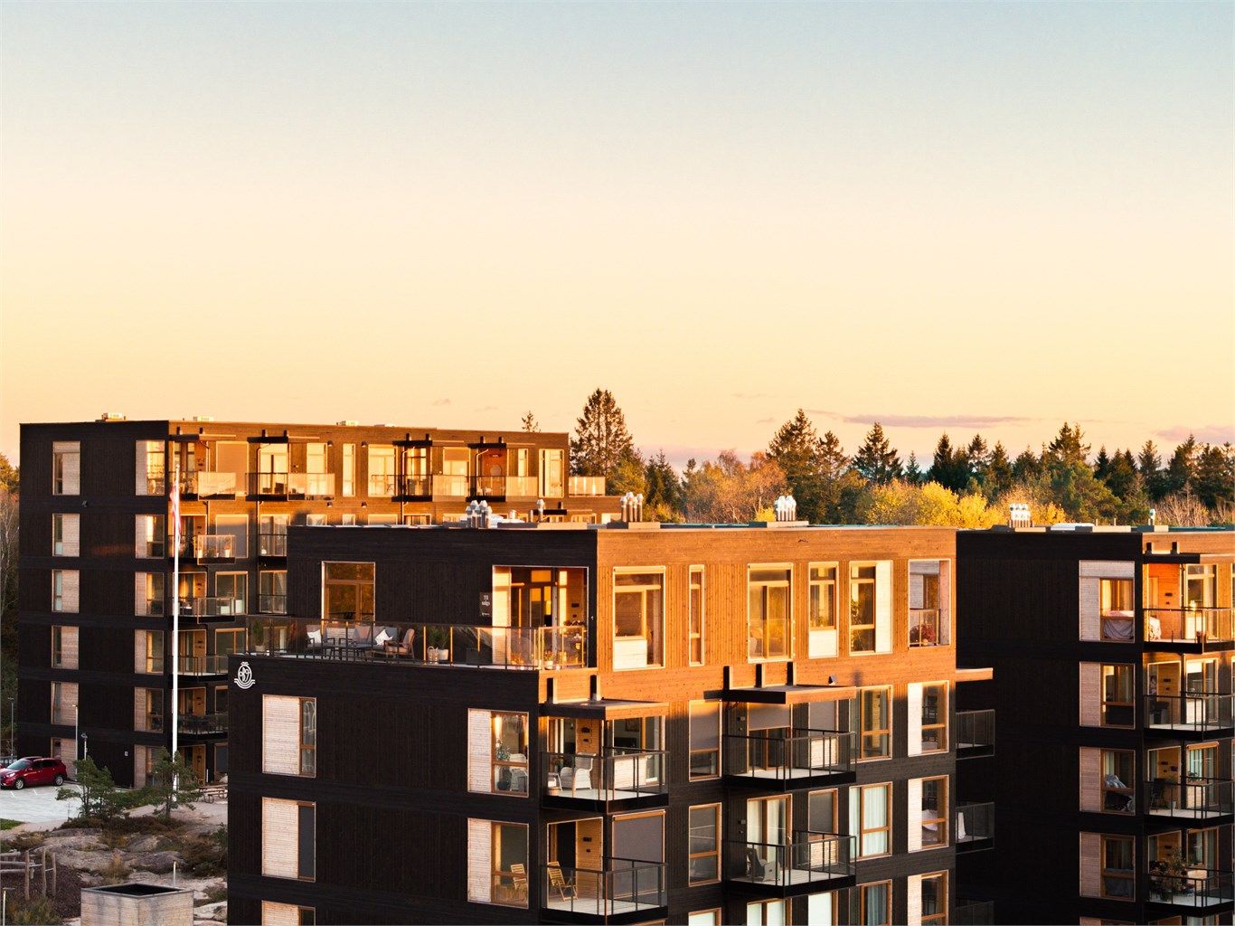 Leiligheten utgjør hele øverste etasje og har en rekke kvaliteter utenom det vanlige, blant annet heis direkte til egen entré.