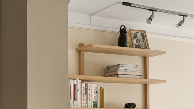 Den buede åpningen mellom kjøkken og stue gir et fint ekko av bygårdens originale formspråk fra 1930-tallet.