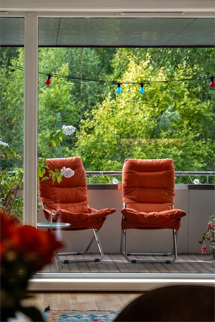  Her har man med andre ord god plass til utemøblement som en sittegruppe og grill - det er tillatt med el- og/eller gassgrill