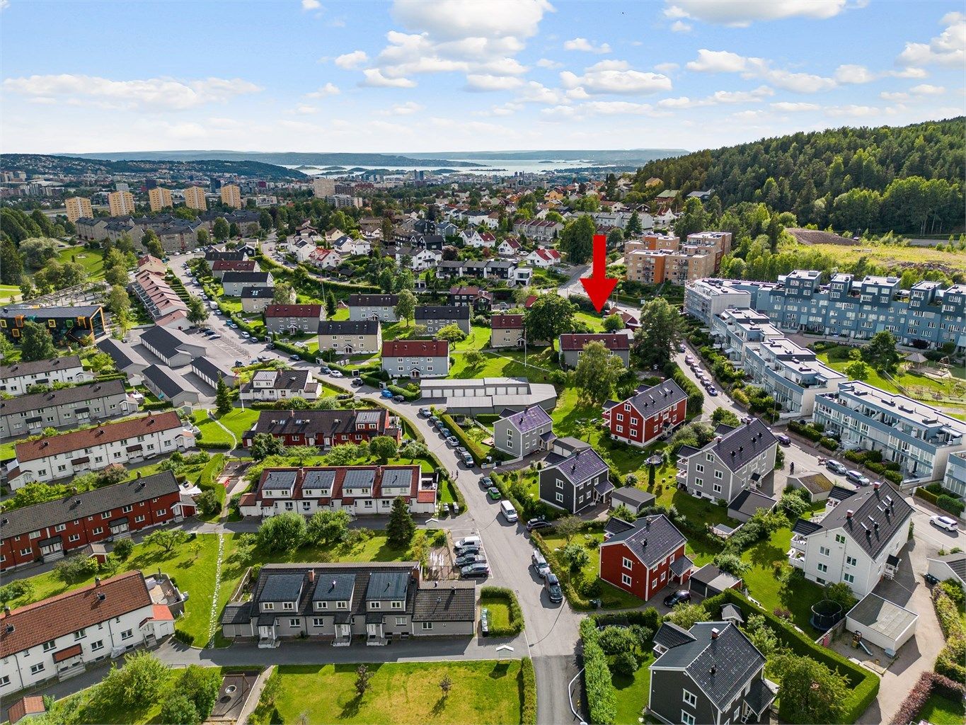 En perfekt bolig for deg som setter pris på umiddelbar nærhet til marka og enkel adkomst til sentrum!