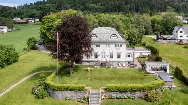 En sjelden mulighet til å erverve en av Sunnmøres flotteste strandeiendommer
