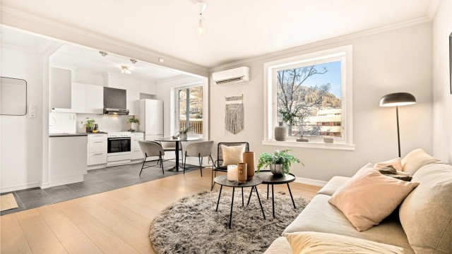 Velkommen til Svaneviksveien 31 D v/ Cecilie Wilhelmsen og Bente Østervold - Krogsveen