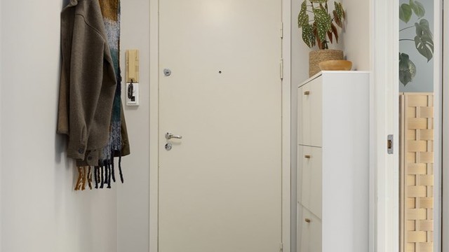 Inngangspartiet har god plass til oppbevaring av yttertøy og sko.