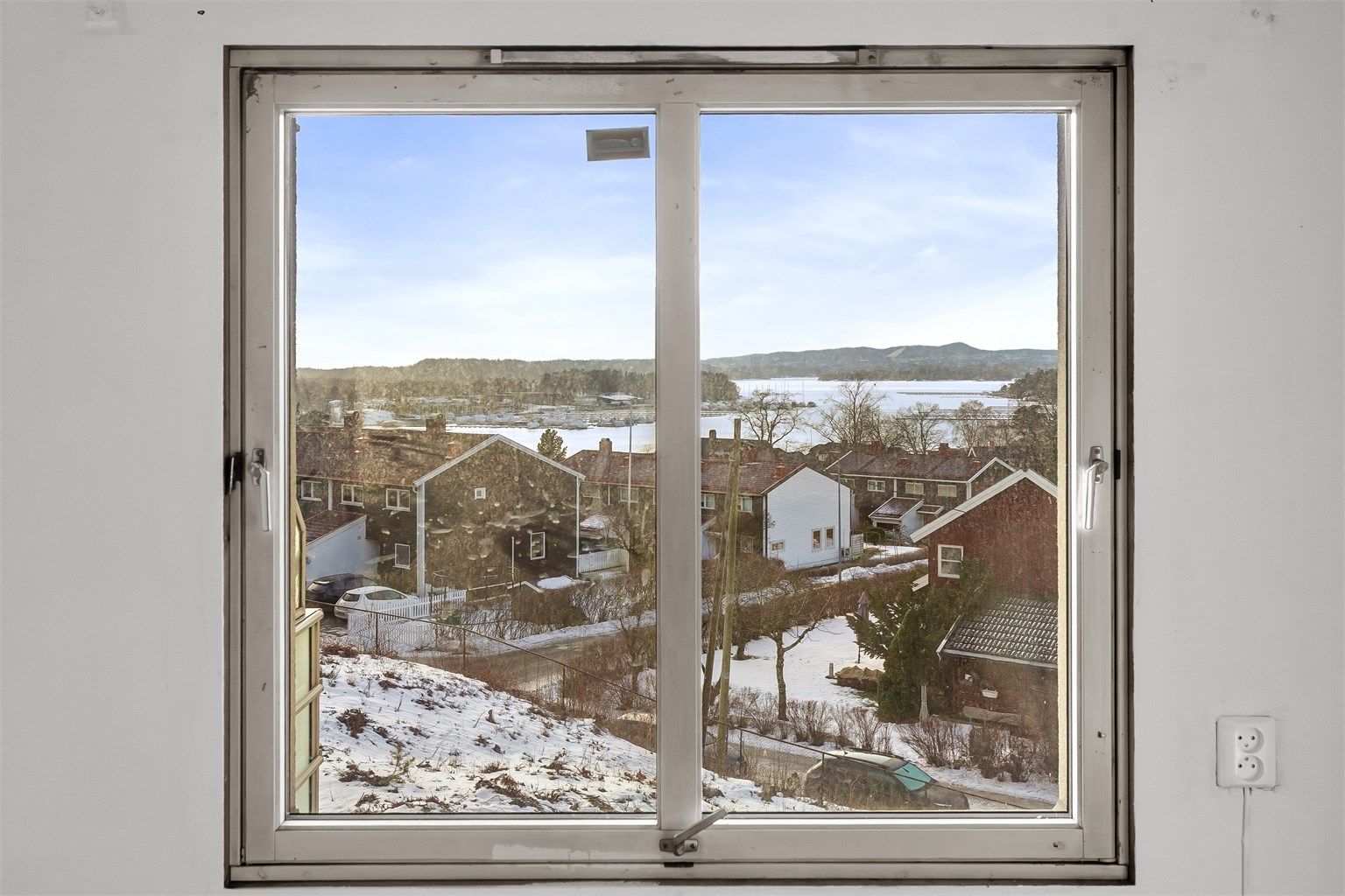 Også fra soveromsvinduet er det en åpen utsikt.