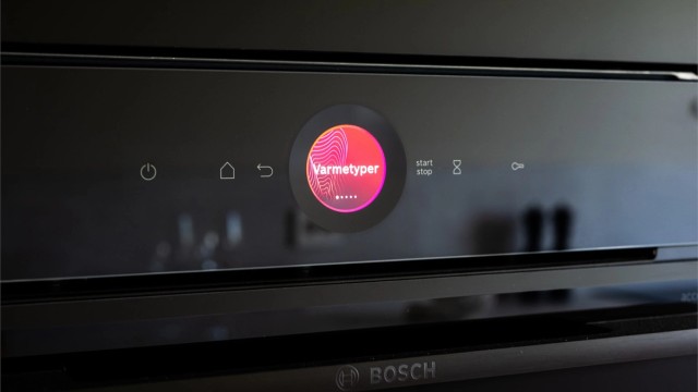Moderne integrert komfyr med ulike varmetyper for allsidig matlaging.