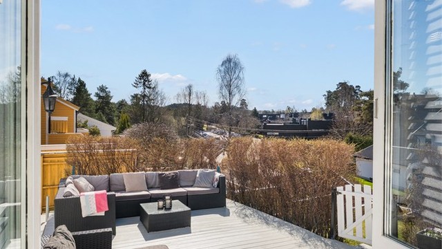 Terrassedøren åpner opp for en sømløs overgang mellom inne- og uterommet.