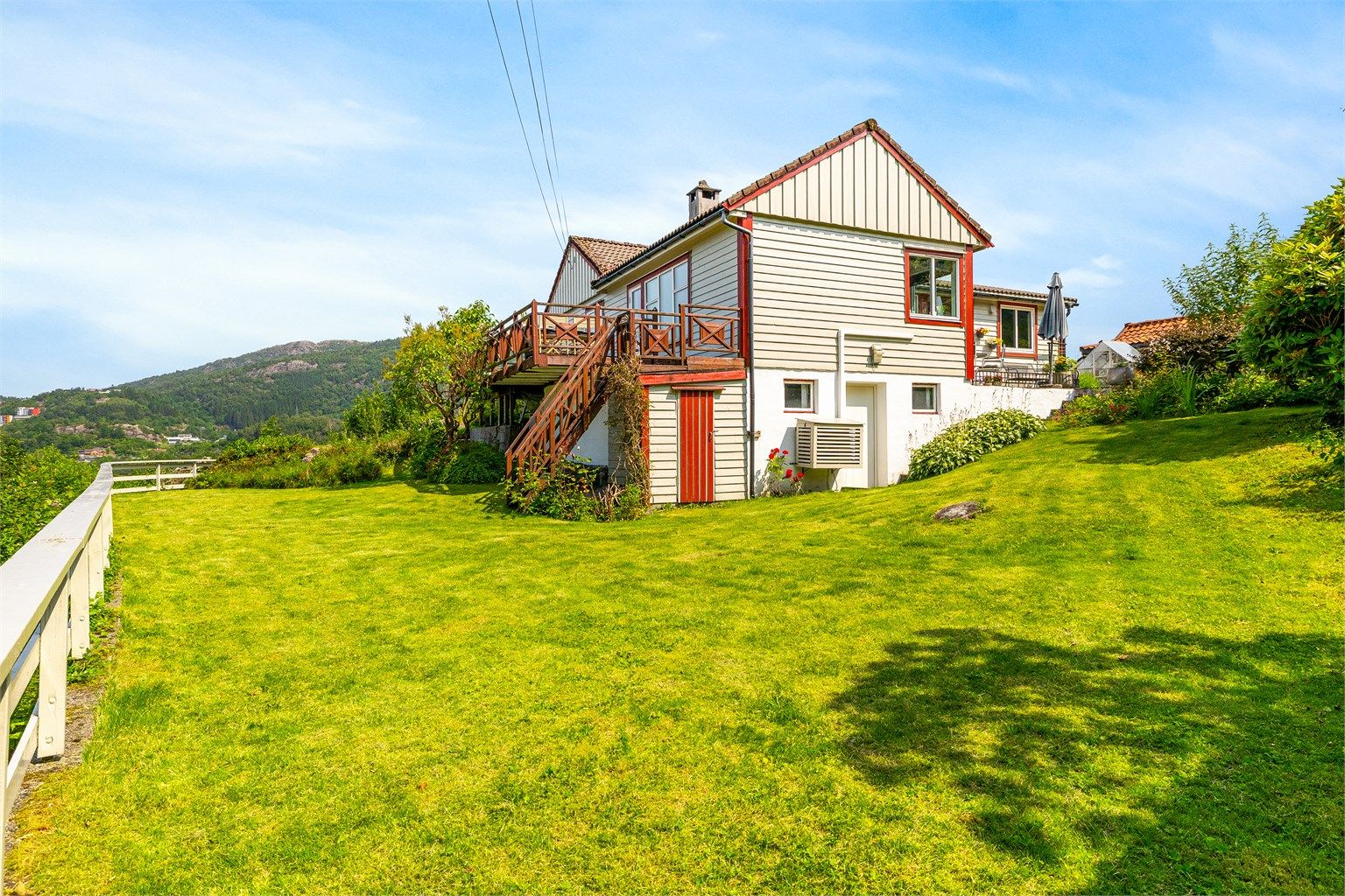 Stort plenareal som innbyr til lek og moro.