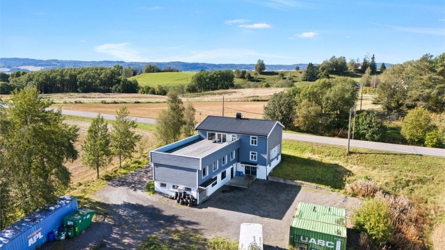Velkommen til Fetveien 1292 - stor næringseiendom med kontrolokaler, lager, garasjer m.m.