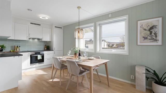 Plass til spisebord på kjøkkenet