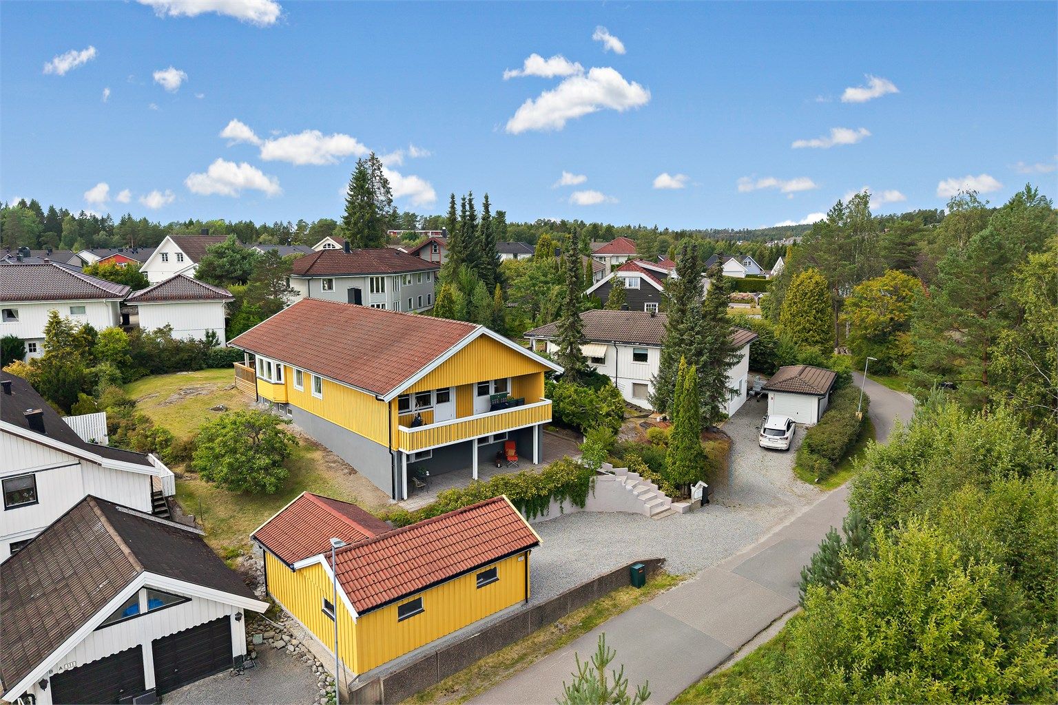Boligen ligger på populære Sloratoppen, i et rolig og veletablert nabolag.
