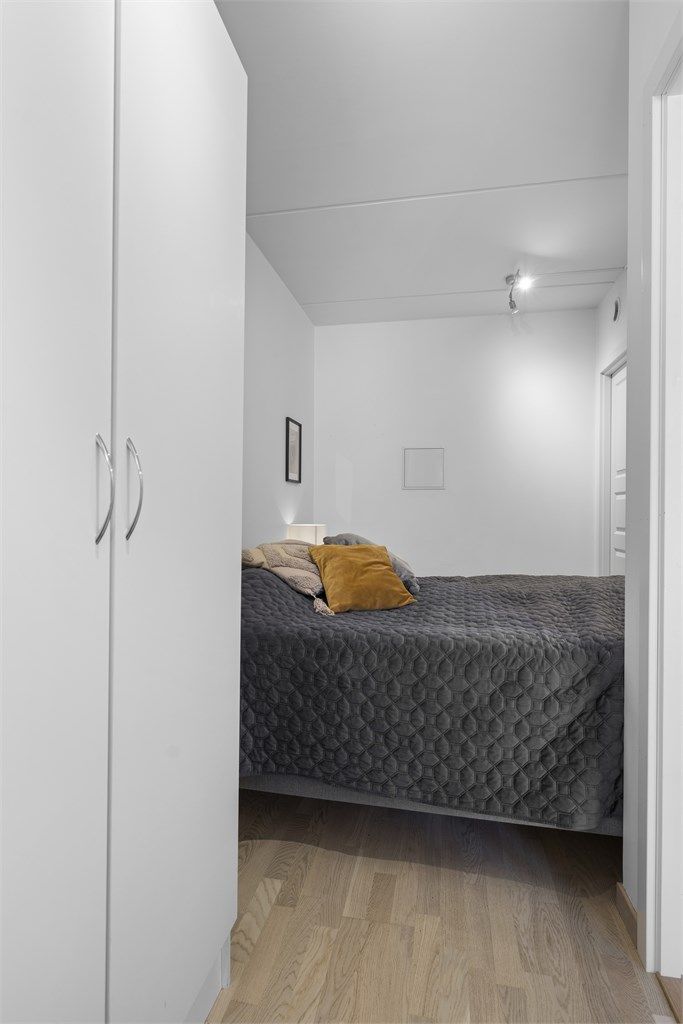 Hovedsoverommet er lunt og har god plass til dobbeltseng.