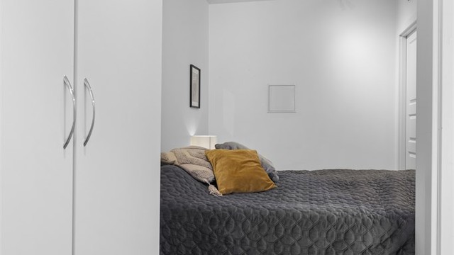 Hovedsoverommet er lunt og har god plass til dobbeltseng.