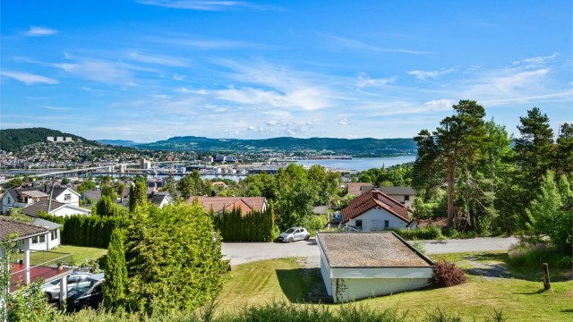 Balkongen byr på flott utsikt over nærområdet og Drammensfjorden.
Foto: Haiman Askari.