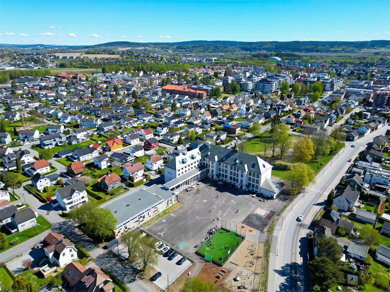Gangavstand til Volla skole og flere barnehager i nærområdet.